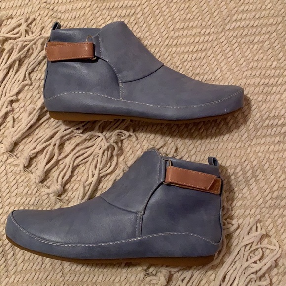 Clearance price! Bundle to save!
NWOT - Powder Blue Bootie size 38 - Picture 2 of 5